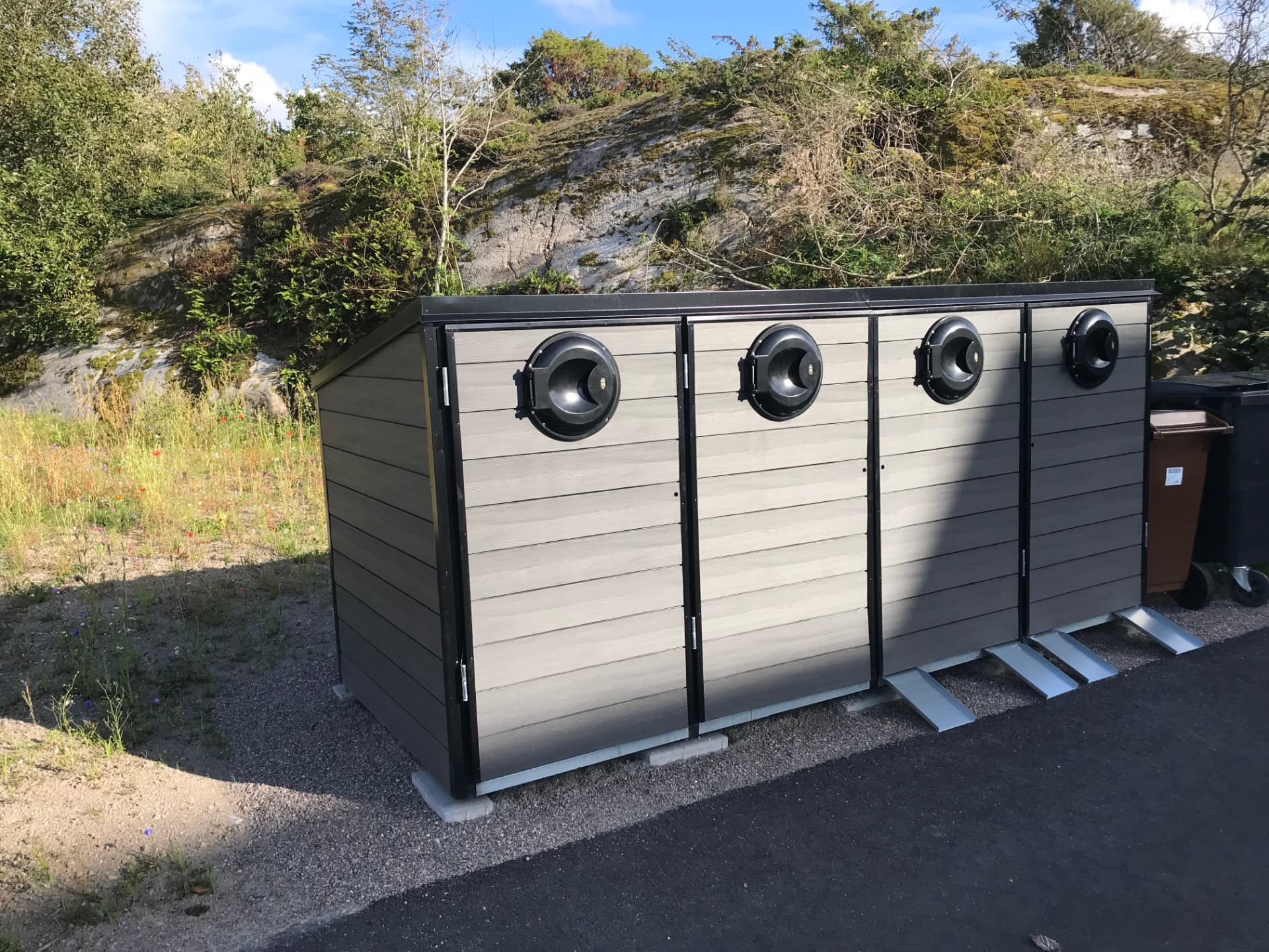 Compfence bin store at a property