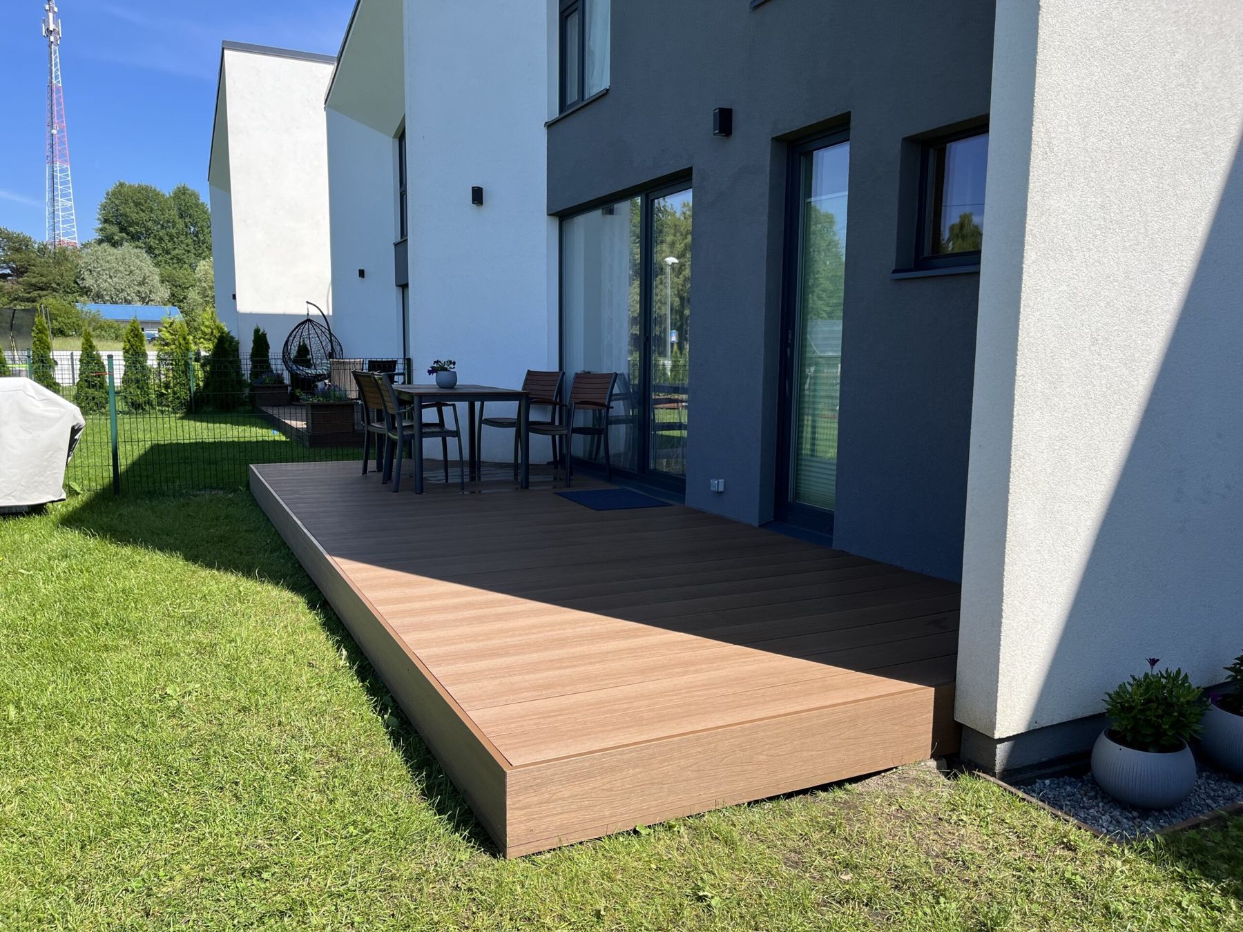 Outdoor space with composite decking, inspiration image